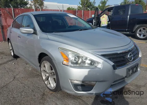 2015 Nissan Altima 2.5 S z USA, uszkodzony, nr VIN 1N4AL3AP8FN910375